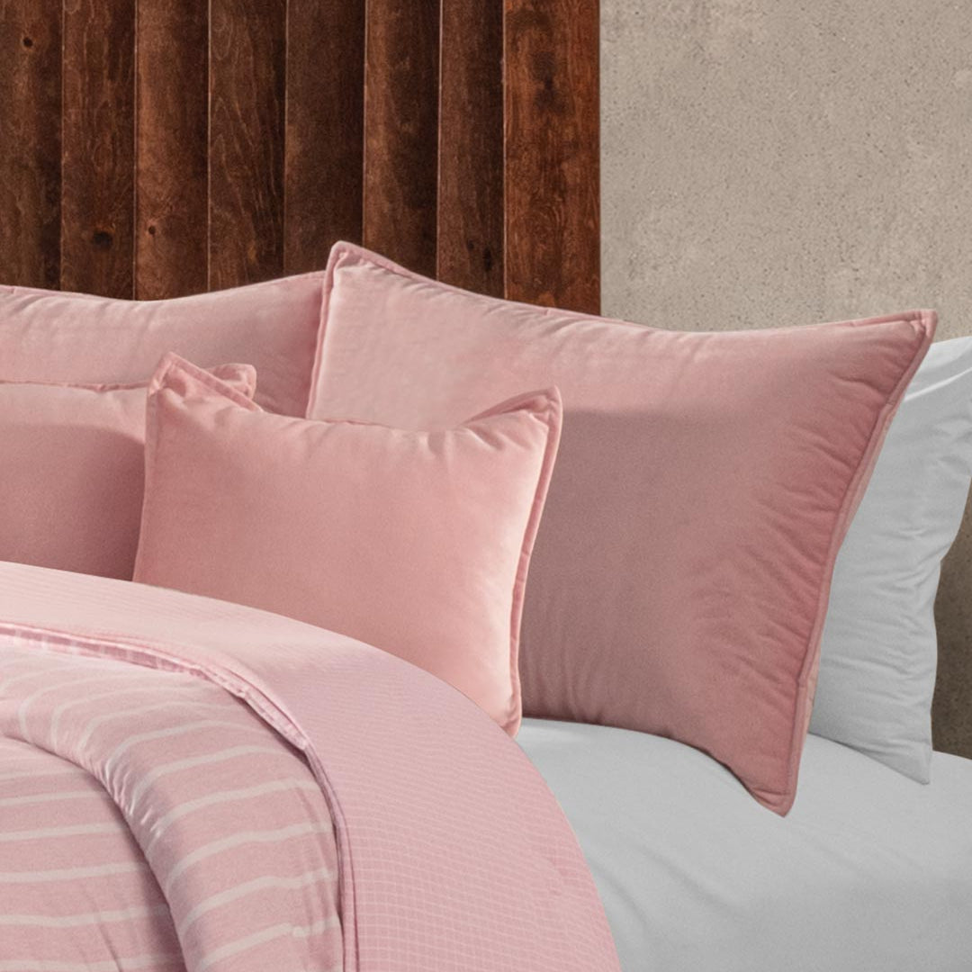 Hermosa Fundas de Almohada Ensueño Rosa que combina perfecto con entornos coloridos y&nbsp; da un toque de elegancia a tus espacios.